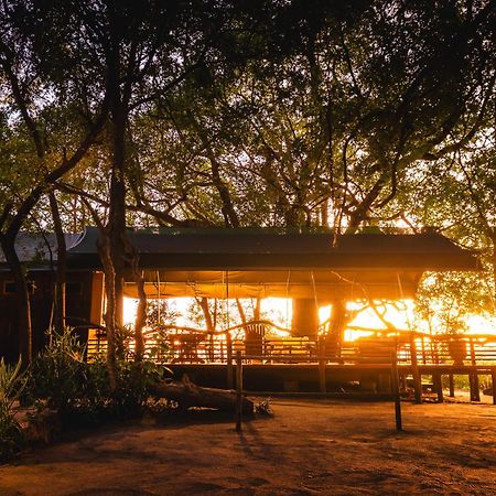 Askiesbos - Samochima Bush Camp Shakawe ภายนอก รูปภาพ