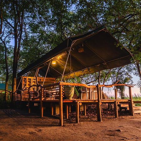 Askiesbos - Samochima Bush Camp Shakawe ภายนอก รูปภาพ