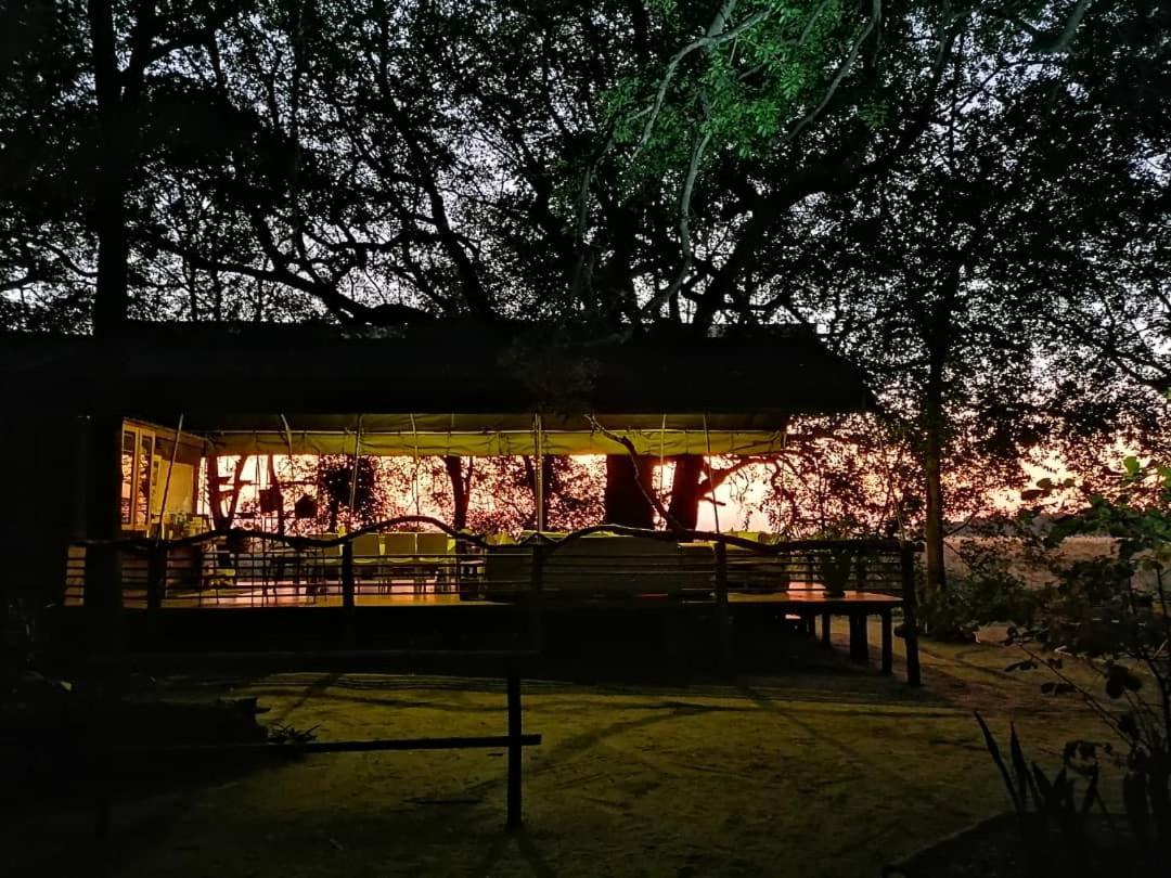 Askiesbos - Samochima Bush Camp Shakawe ภายนอก รูปภาพ